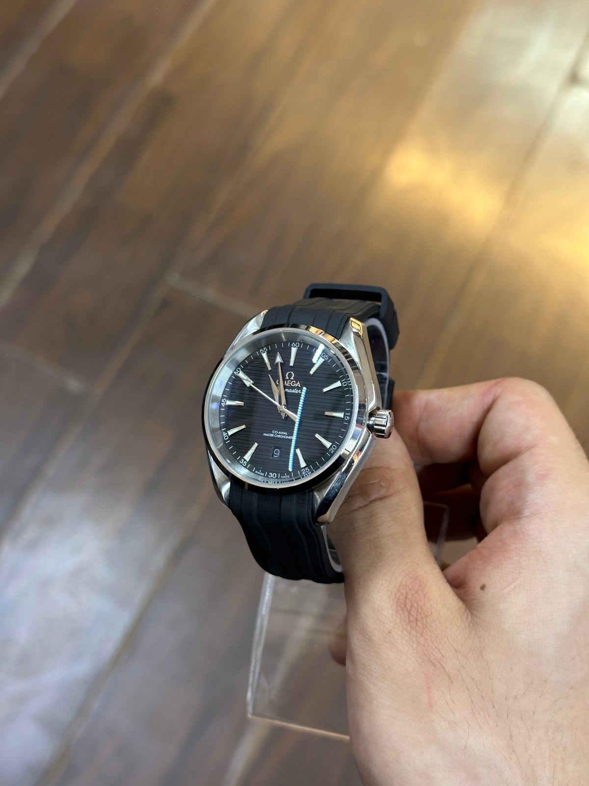 Seamaster Aqua Terra, black dial — rubber strap detail