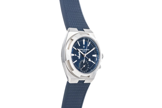 Overseas chronograph, blue dial — dial and hands close-up