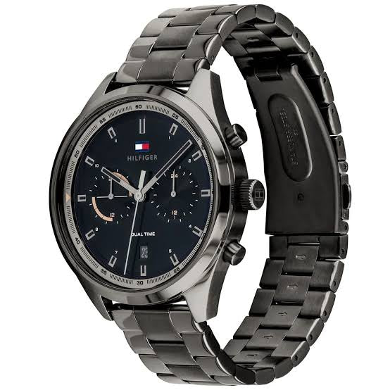 Tommy Hilfiger Bennett — dial and hands close-up