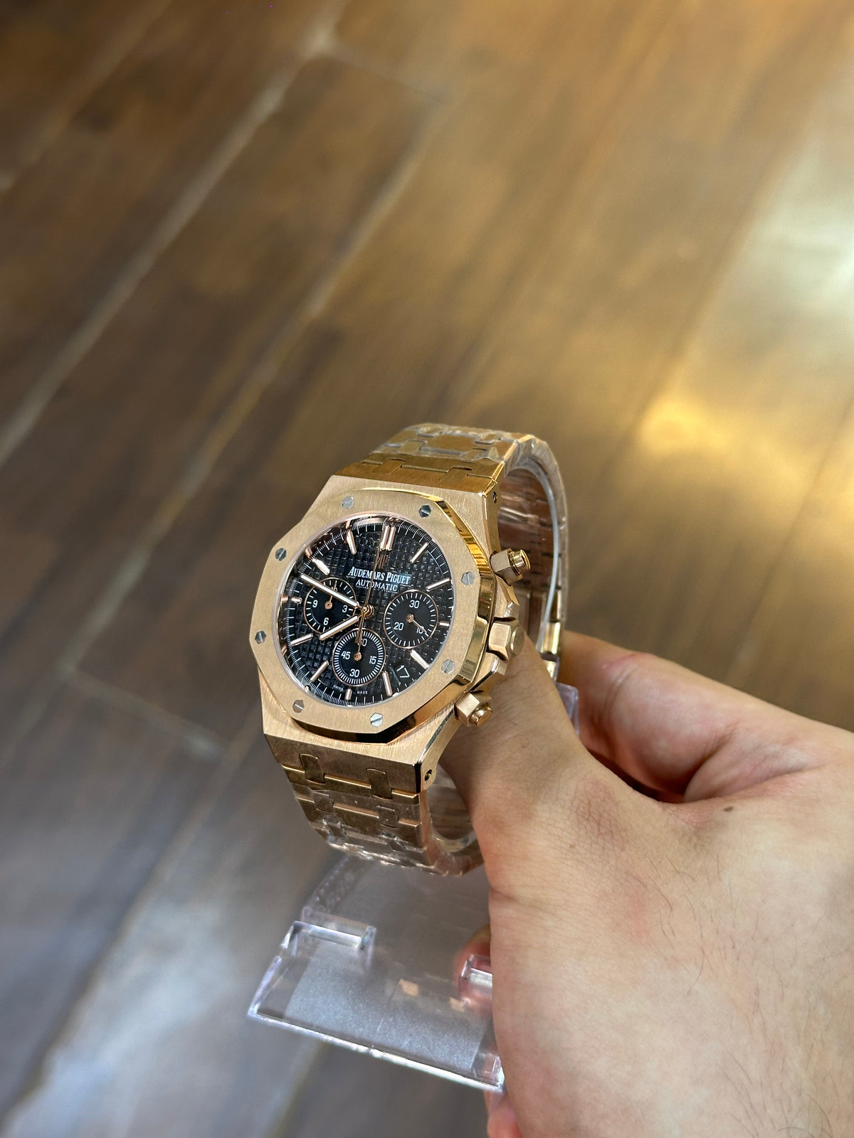 Royal Oak chronograph, rose gold — bracelet detail