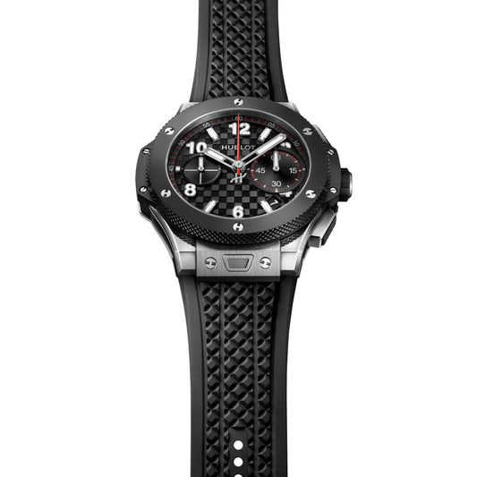 Big Bang carbon fibre — dial and chronograph hands close-up