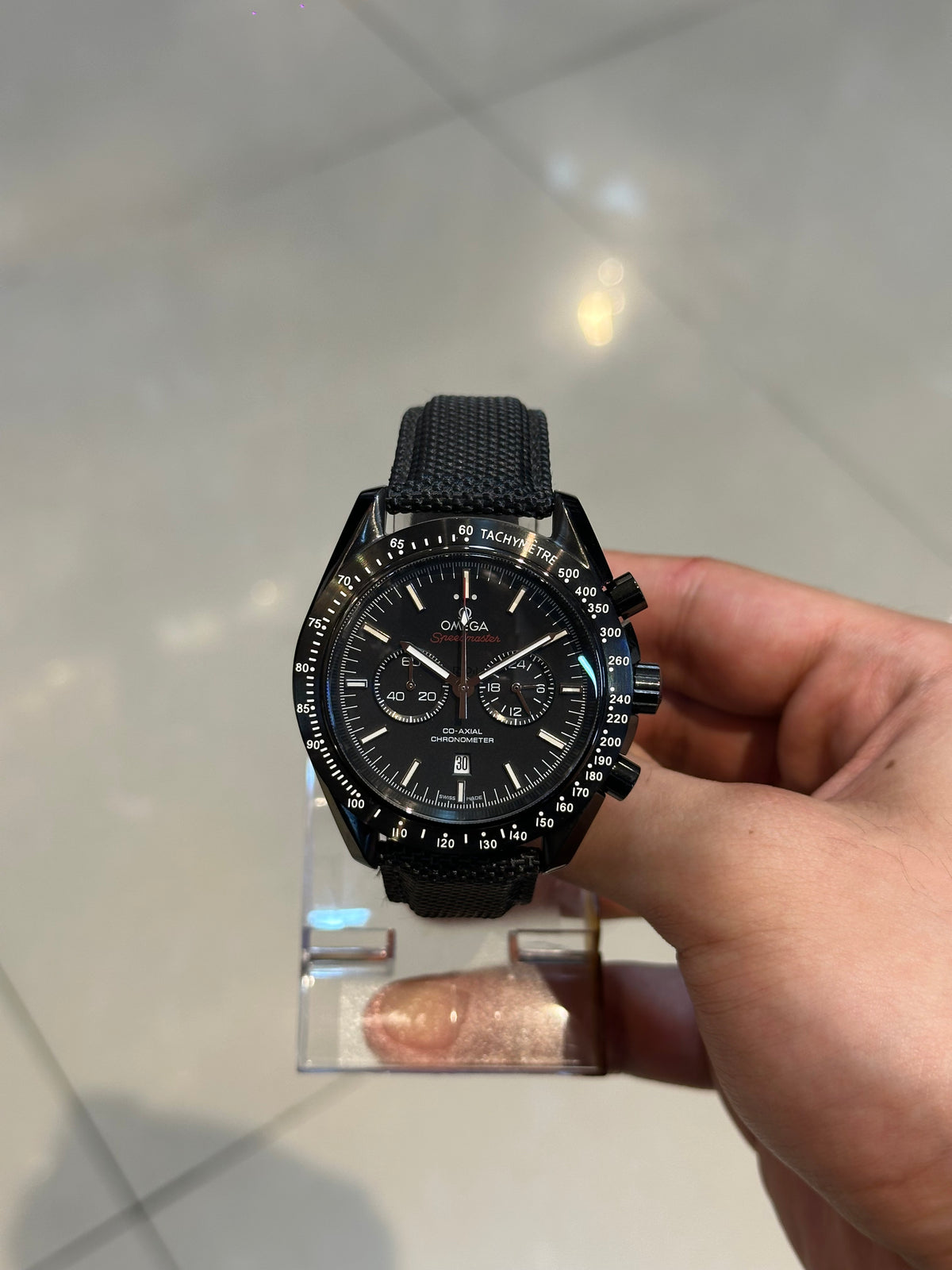 Speedmaster, black dial — bracelet detail