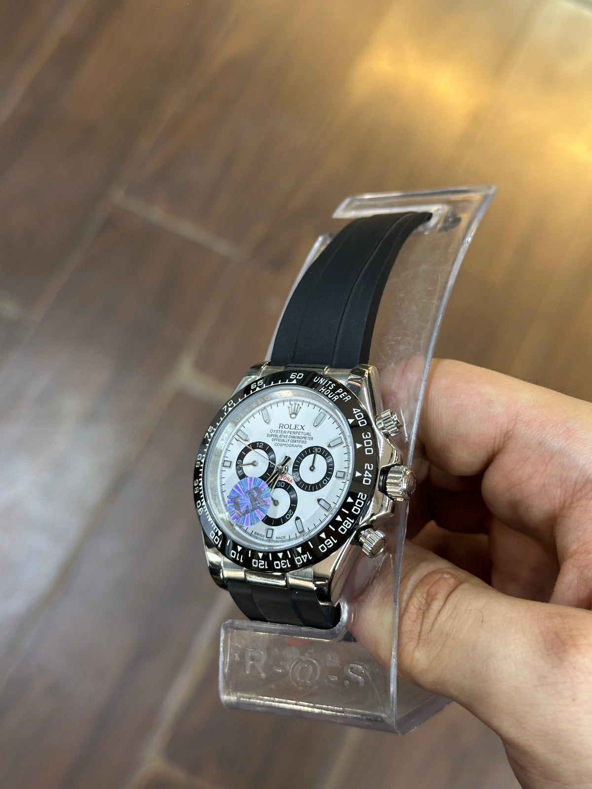 Daytona panda — case profile and crown