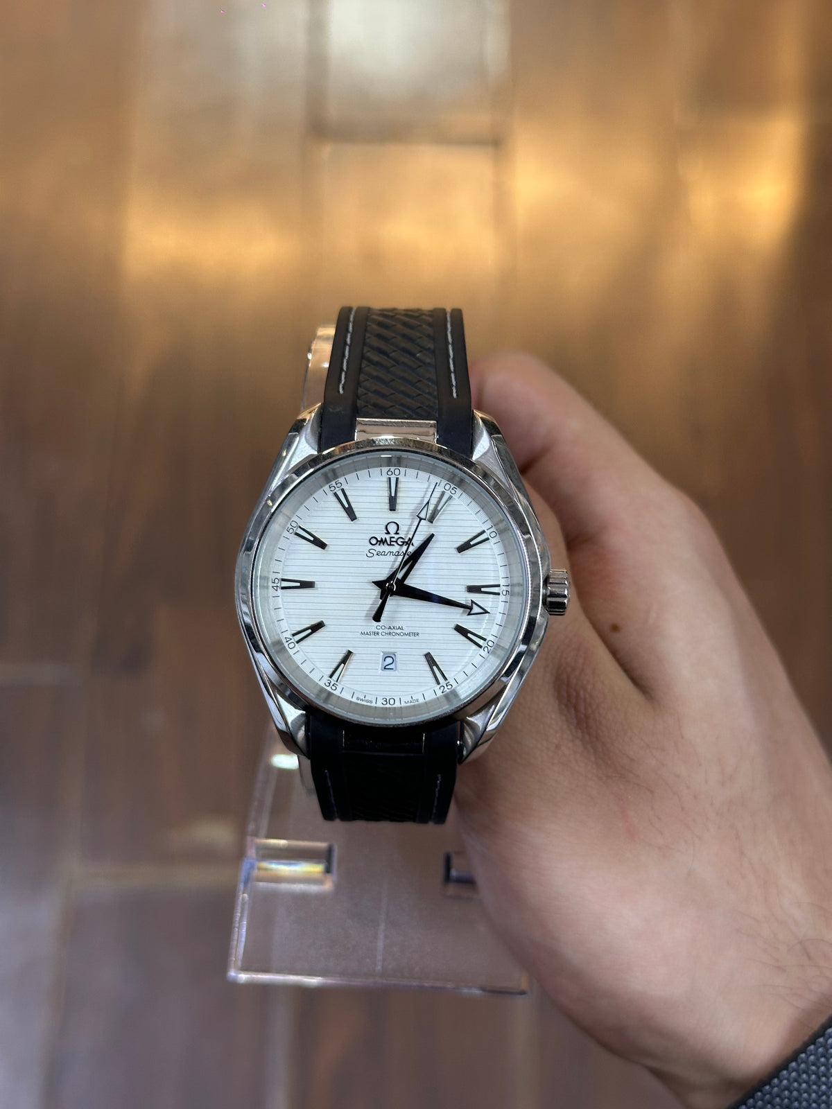 Seamaster Aqua Terra, white dial — dial and hands close-up