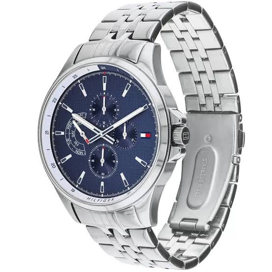 Tommy Hilfiger Shawn — dial and hands close-up
