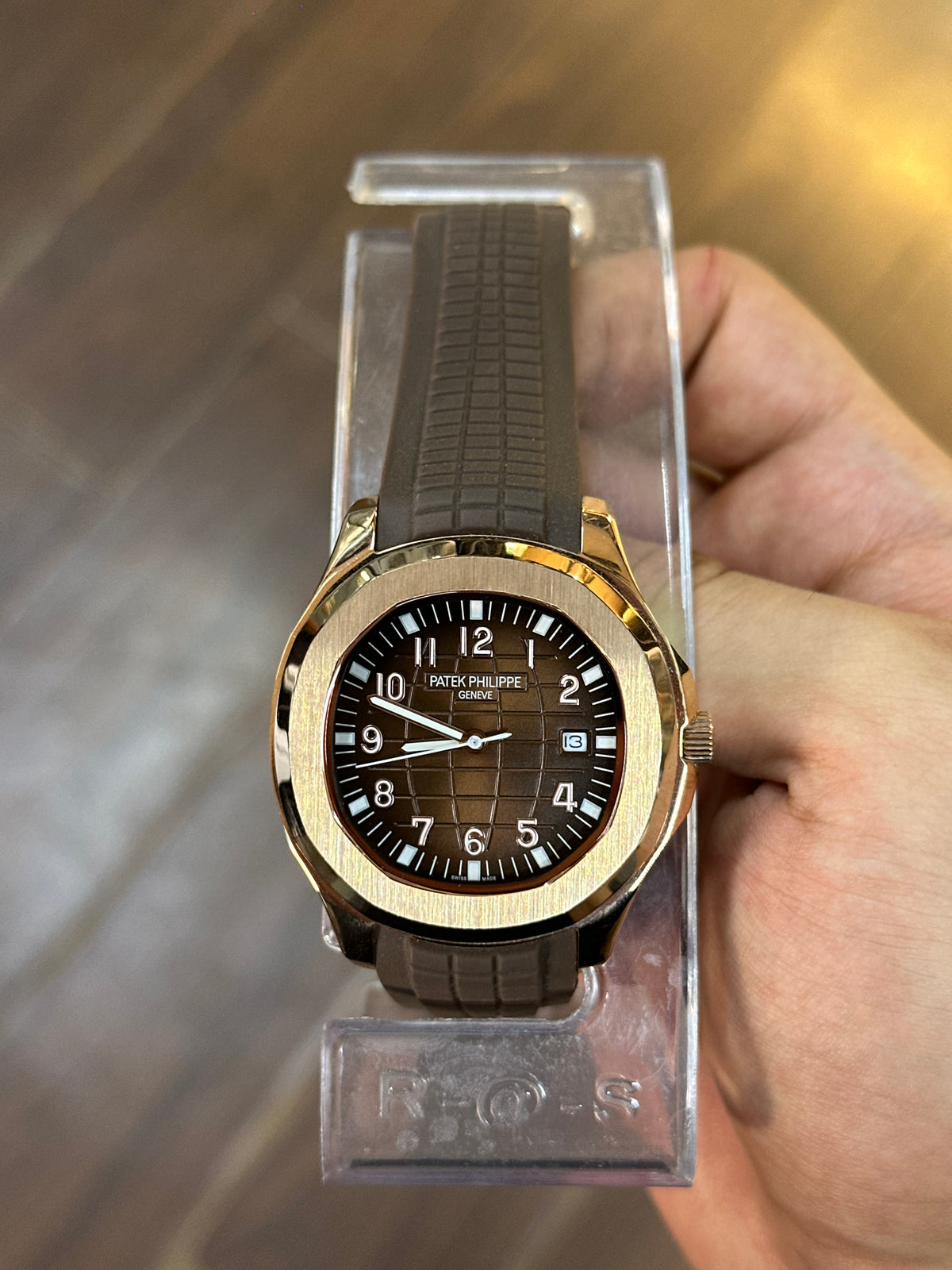 Aquanaut rose gold — dial and applied numerals close-up