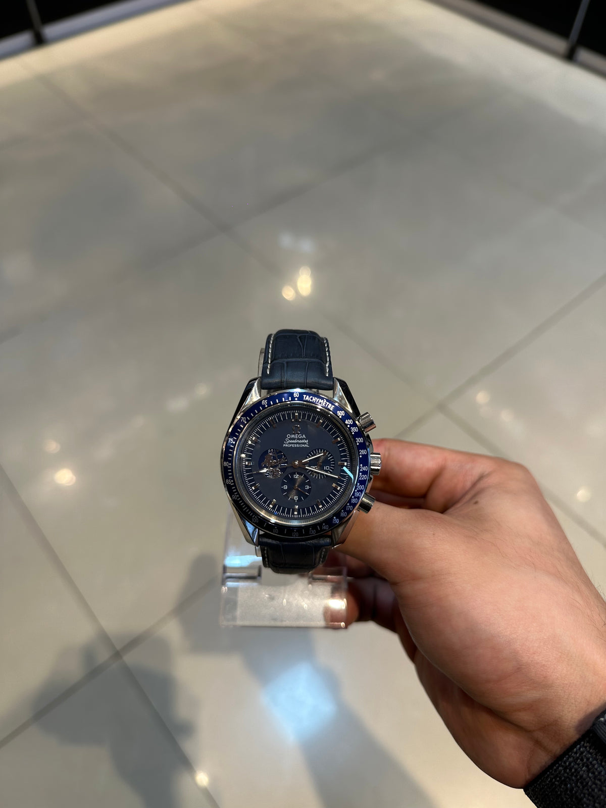 Speedmaster 44.25mm titanium — case profile and crown
