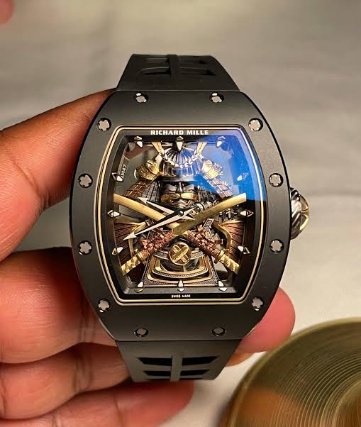 RM47 — case profile and crown