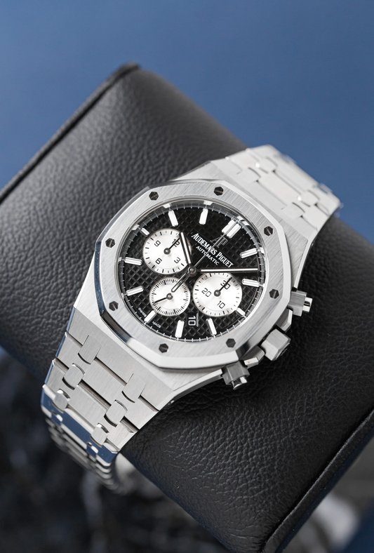 Royal Oak chronograph, reverse panda — dial and hands close-up