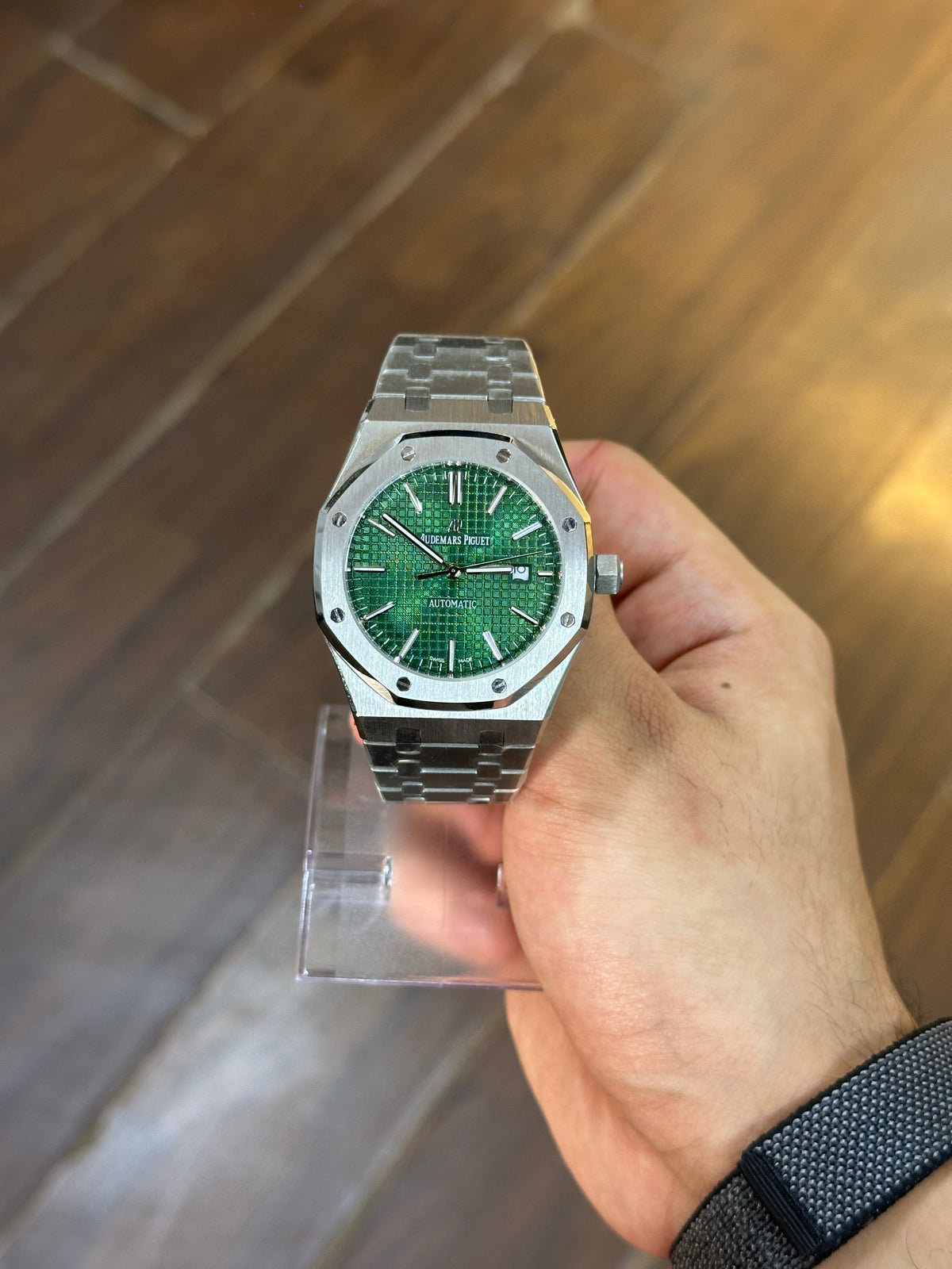 Royal Oak green dial — steel bracelet detail